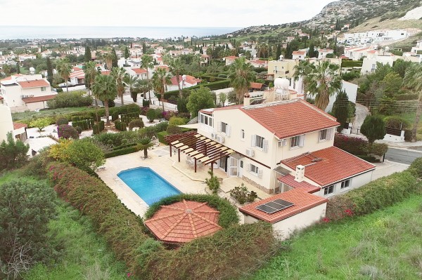 3 Bedroom Villa in Peyia