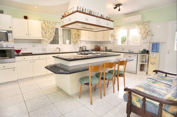 3 Bedroom Villa in Peyia