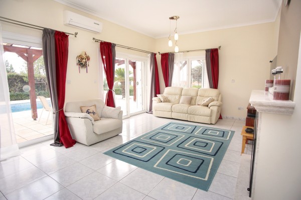 3 Bedroom Villa in Peyia