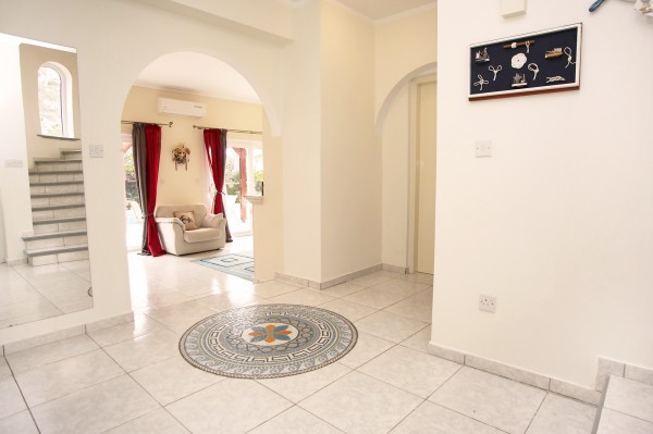 3 Bedroom Villa in Peyia
