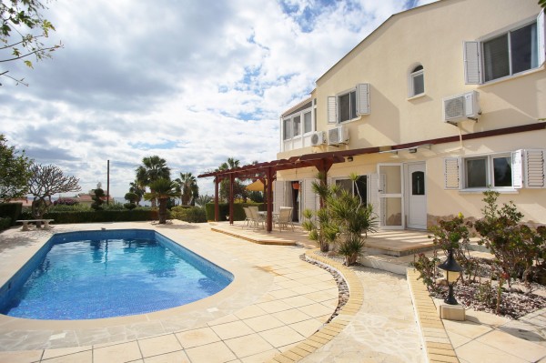 3 Bedroom Villa in Peyia